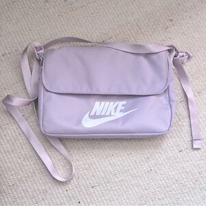 Nike Sportswear women’s Futura 365 Crossbody Bag (3L) in Violet / Lavender